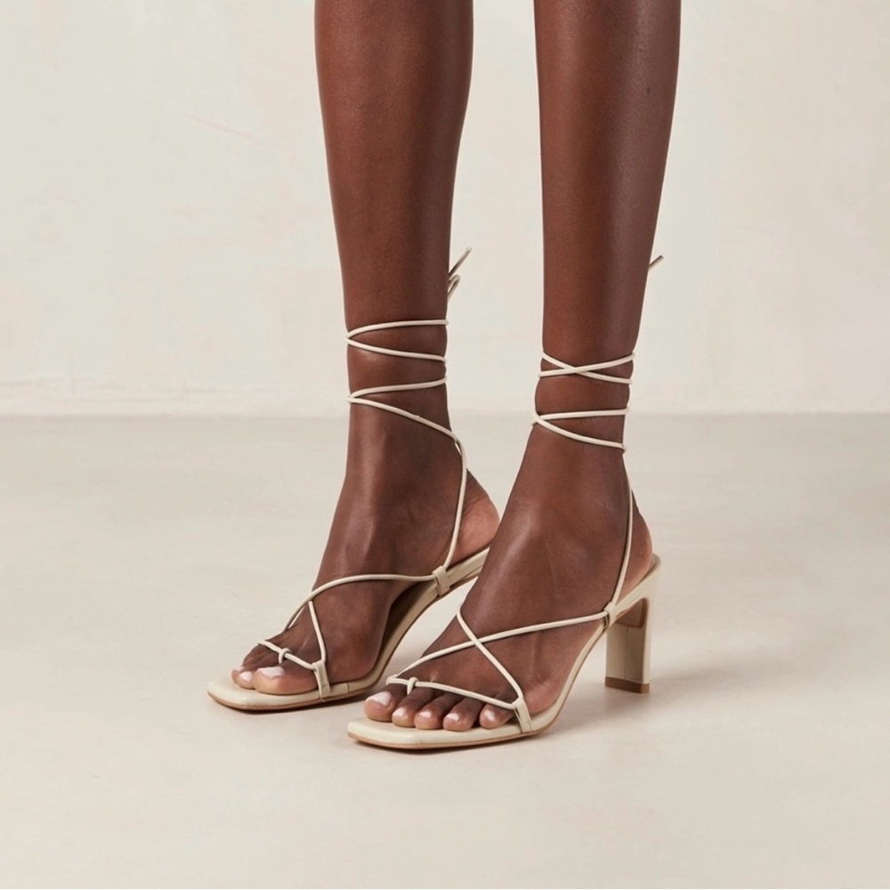 ALOHAS Bellini mules in gold